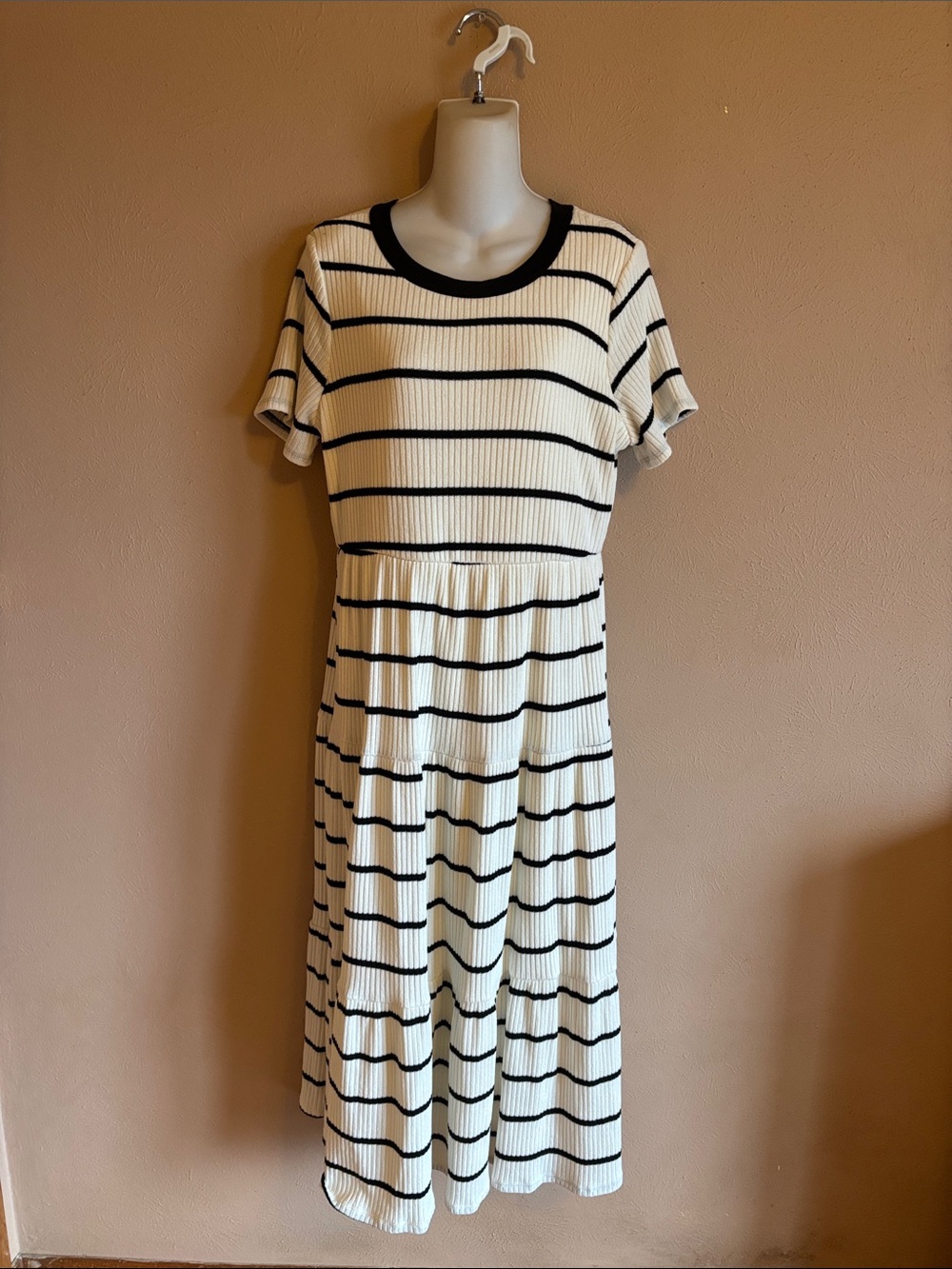 NWT Gilli Striped Ayla Midi Maxi Dress White Black L